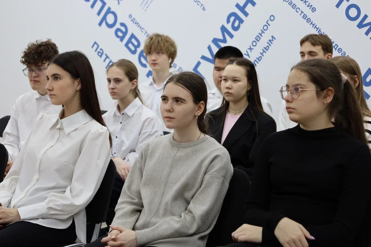 Чукотским волонтёрам рассказали о добровольцах Великой Победы Чукотским волонтёрам рассказали о добровольцах Великой Победы