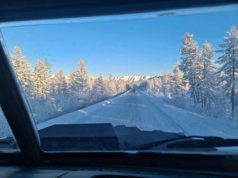 Сквозь снега Чукотки: колонна тягачей Sever Truck на пути к Эгвекиноту Сквозь снега Чукотки: колонна тягачей Sever Truck на пути к Эгвекиноту