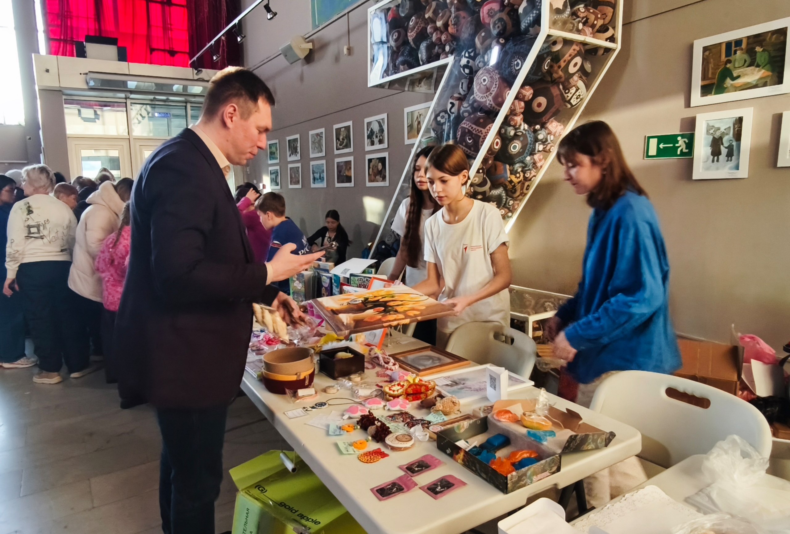 Сергей Спицын: Сегодня в Окружном доме народного творчества прошла замечательная благотворительная ярмарка в помощь нашим бойцам на СВО Сергей Спицын: Сегодня в Окружном доме народного творчества прошла замечательная благотворительная ярмарка в помощь нашим бойцам на СВО