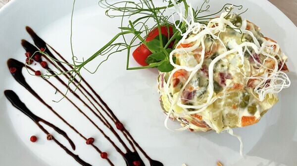 Оливье без колбасы: обновленная версия классики новогоднего стола