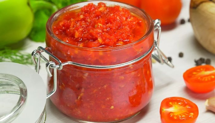 Аджика из помидоров на зиму: рецепты острого соуса без стерилизации