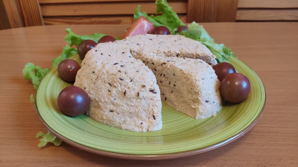 Ароматный пряный сыр из ряженки и топленого молока: легкость приготовления