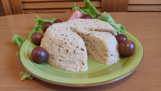 Ароматный пряный сыр из ряженки и топленого молока: легкость приготовления