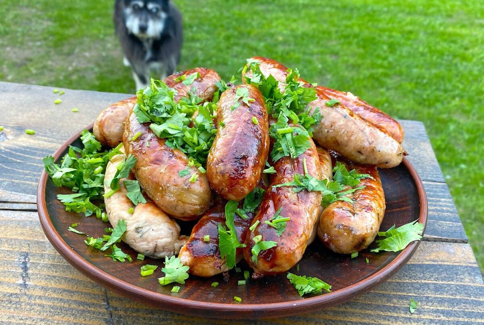 Ароматные купаты: секреты домашнего приготовления с кинзой и чесноком