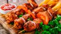 Вкуснее, чем на мангале: секретом сочнейших шашлычков в духовке поделился шеф-повар