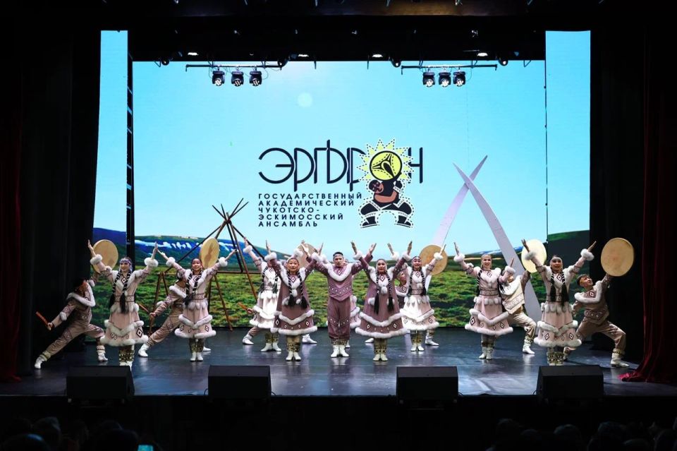 Жители Чукотки объединились в поддержку участников СВО на благотворительном концерте «Плечом к плечу»