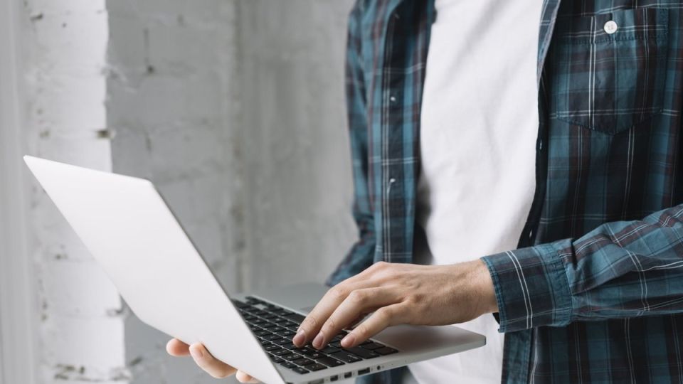 Спокойно с техникой — на полках не пустеет: упрощённый ввоз смартфонов и компьютеров продлили