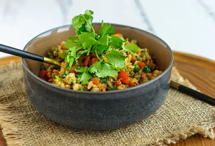 Вечерняя лёгкость — овощной жареный рис не ломает привычный ритм