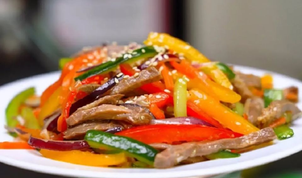 Новый вкус на новогоднем столе: готовим салат «Восточный» без майонеза