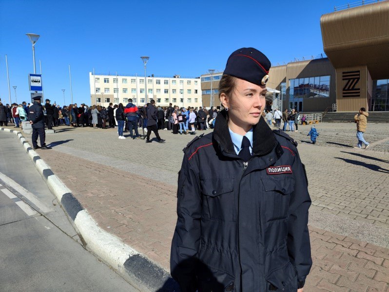 Руководство окружного Управления МВД России поздравило сотрудников подразделений по охране общественного порядка с профессиональным праздником Руководство окружного Управления МВД России поздравило сотрудников подразделений по охране общественного порядка с профессиональным праздником