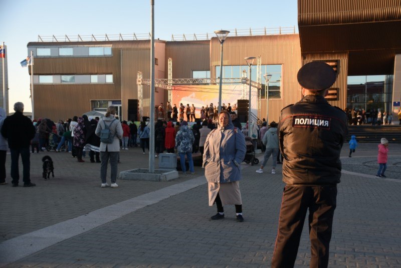 Руководство окружного Управления МВД России поздравило сотрудников подразделений по охране общественного порядка с профессиональным праздником Руководство окружного Управления МВД России поздравило сотрудников подразделений по охране общественного порядка с профессиональным праздником