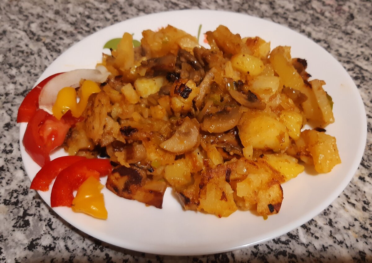Простой и вкусный рецепт жареной картошки с грибами