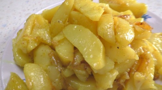 Вкусный картофель, запечённый по деревенски в мультиварке