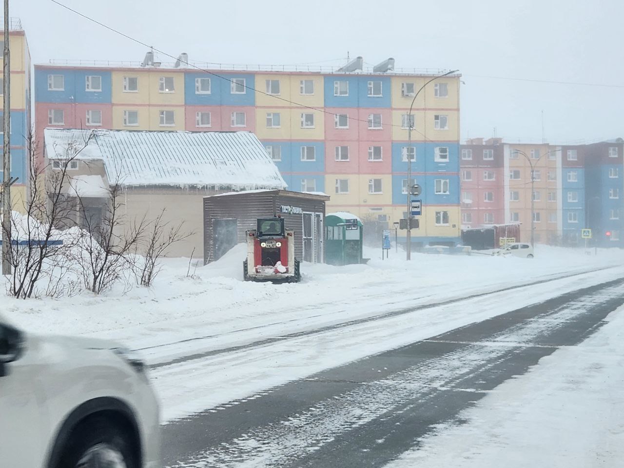 Город остаётся во власти непогоды Город остаётся во власти непогоды