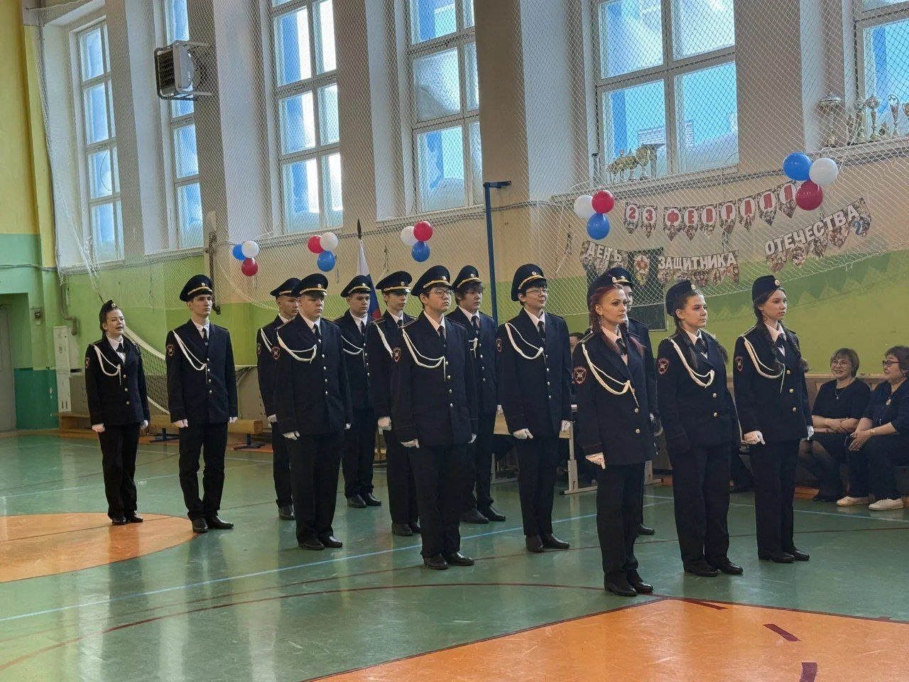 В минувшую пятницу кадеты ГИБДД приняли участие в торжественных линейках для пятых и восьмых классов, приуроченных к смотру строя и песни в честь Дня защитника Отечества В минувшую пятницу кадеты ГИБДД приняли участие в торжественных линейках для пятых и восьмых классов, приуроченных к смотру строя и песни в честь Дня защитника Отечества