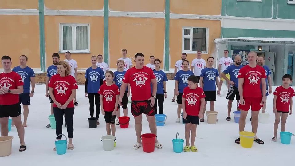 Жители Анадыря, от мала до велика, поддержали инициативу клуба «Ярополк», дав старт акции «Быть здоровым — это модно»