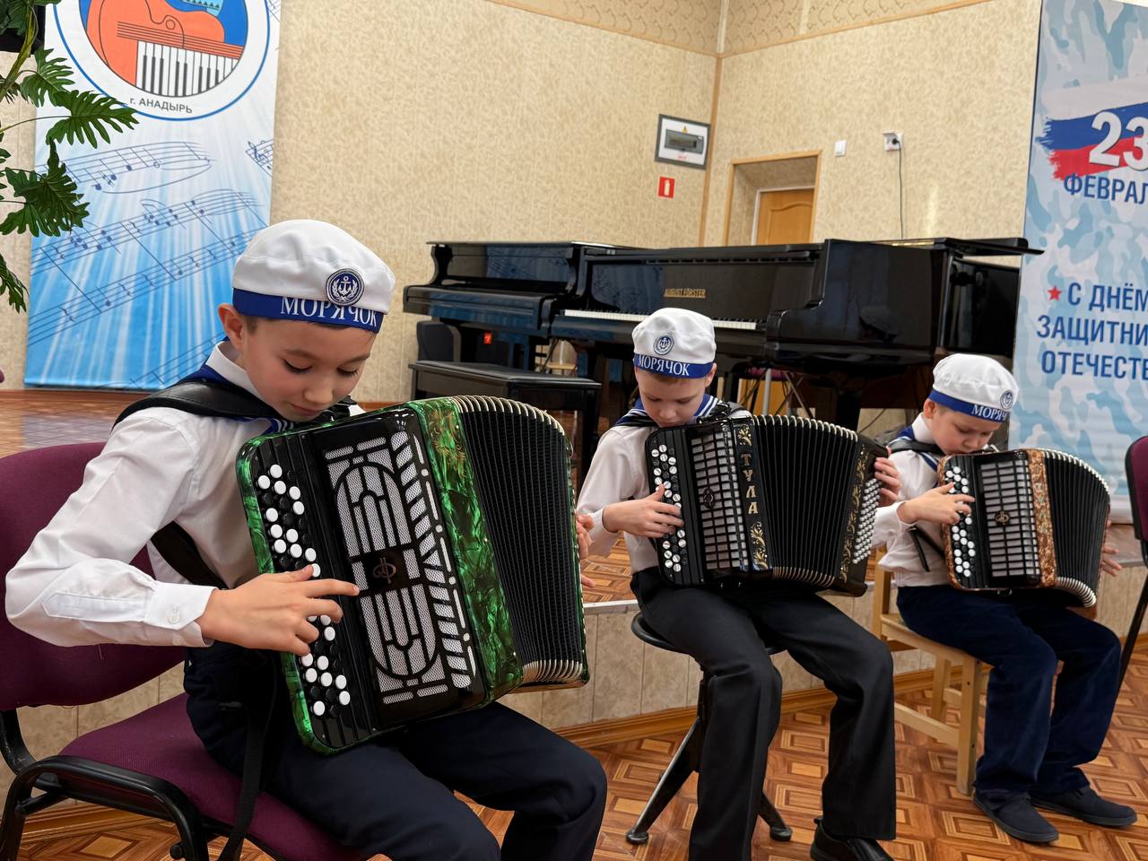 Творчество во славу защитников: в Детской школе искусств Анадыря прошли праздничные мероприятия Творчество во славу защитников: в Детской школе искусств Анадыря прошли праздничные мероприятия
