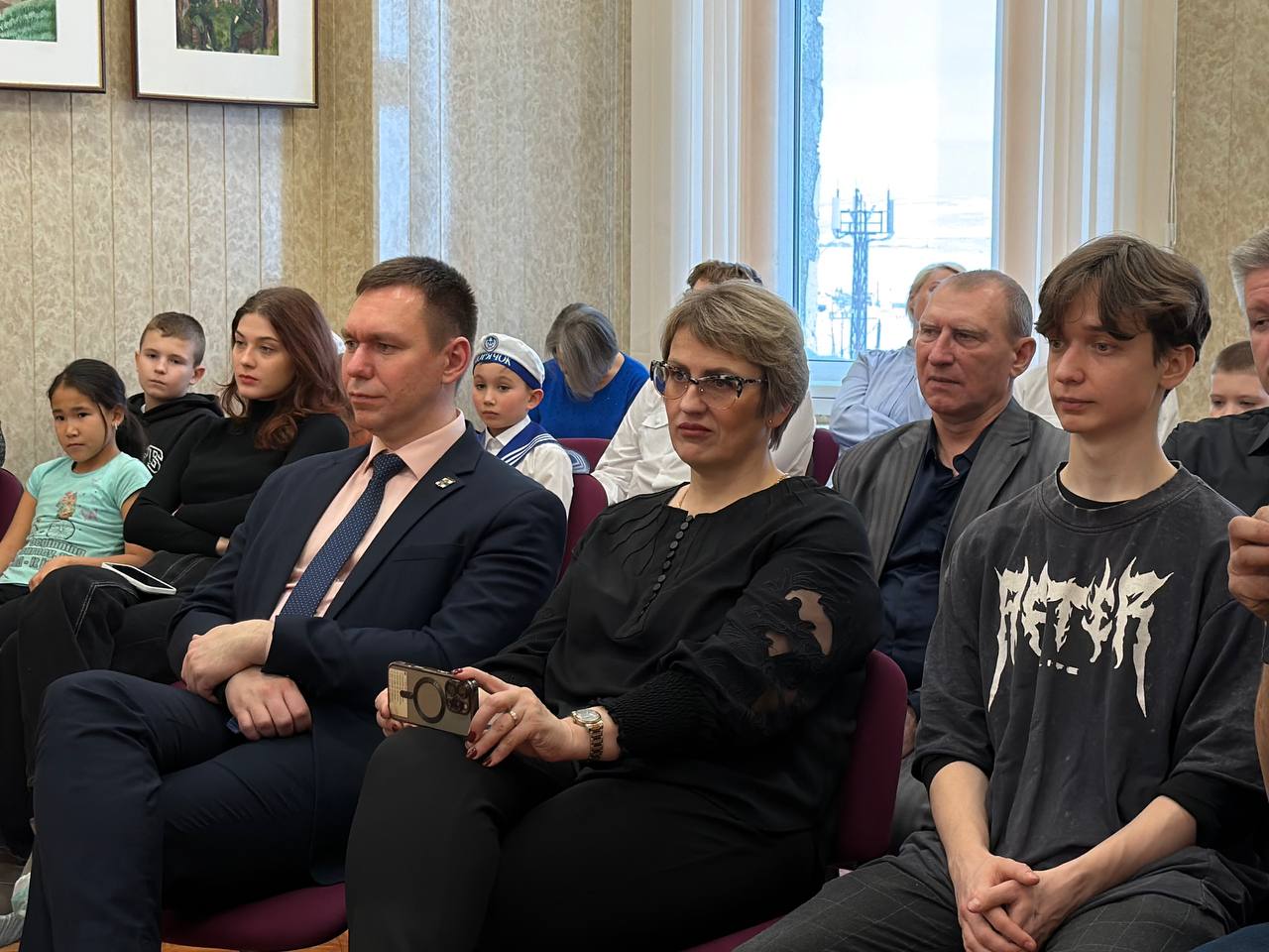 Творчество во славу защитников: в Детской школе искусств Анадыря прошли праздничные мероприятия Творчество во славу защитников: в Детской школе искусств Анадыря прошли праздничные мероприятия