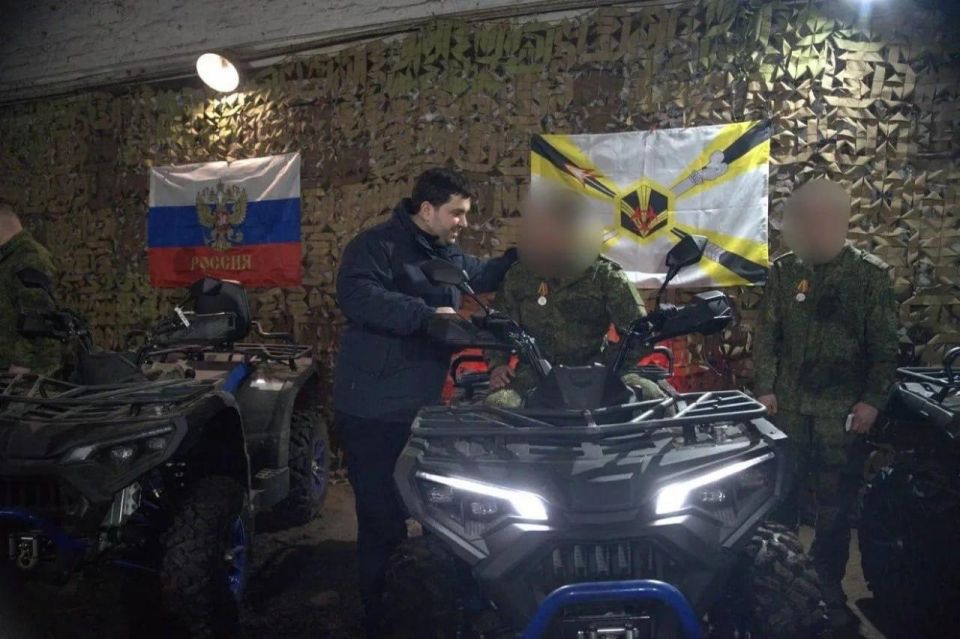 Инспекция восстановленных объектов и гуманитарная помощь бойцам: делегация с Чукотки посетила подшефную территорию и расположение военнослужащих в зоне СВО