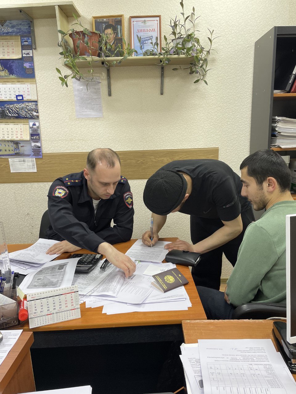 Сегодня иностранный гражданин покинул Чукотку в порядке административного выдворения