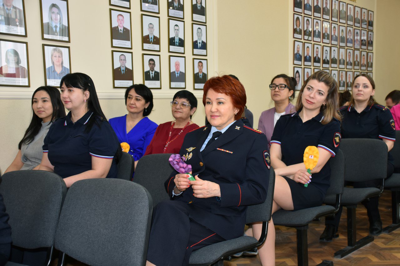 Дети из детского сада «Ладушки» поздравили женщин из окружного Управления МВД с Международным женским днём Дети из детского сада «Ладушки» поздравили женщин из окружного Управления МВД с Международным женским днём