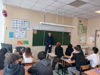 Следователь Анадырского межрайонного следственного отдела провел профилактическую беседу со школьниками в рамках акции «Безопасность детства»