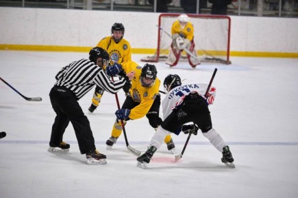 Итоги первого игрового дня Чемпионата памяти Депоняна и Первенства Чукотки по хоккею