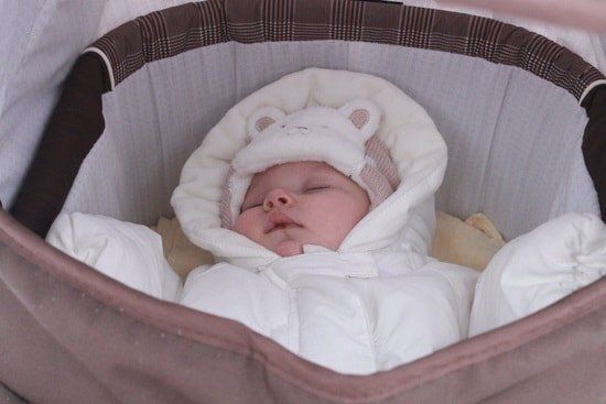 Как провести первую зимнюю пору с малышом: советы родителям