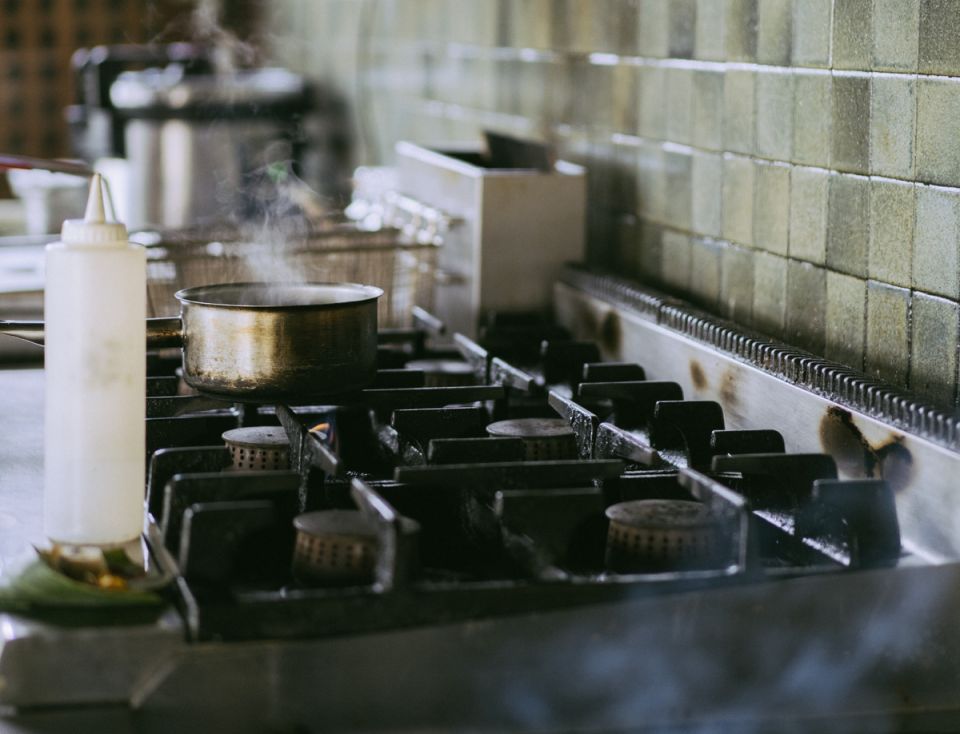 Верните чугунным решеткам вторую жизнь — проверенные способы победить въевшийся нагар