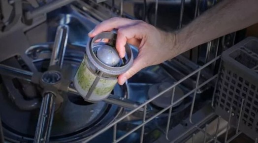 Засор посудомоечной машины: причины и пути решения