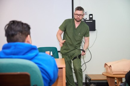 Заведующий травматологическим отделением Чукотской окружной больницы, член Общественного совета образовательной программы «Герои Чукотки» Денис Клосс: