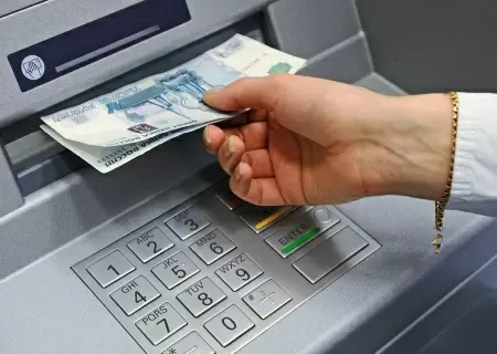 Новый контроль за переводами: ЦБ и ФНС меняют правила игры для граждан