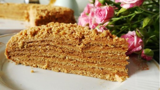 Легендарный медовик с вареной сгущенкой