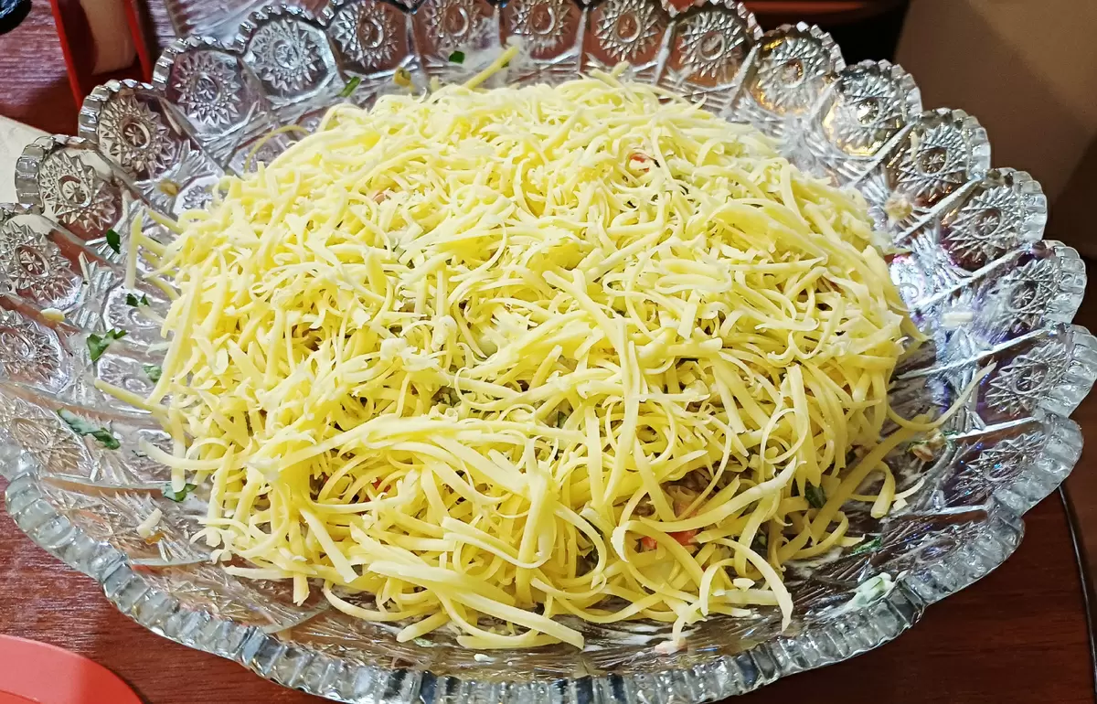 Салат «Выручайка»: быстро, вкусно и сытно