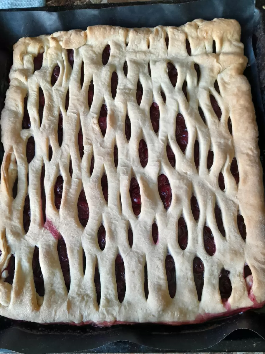 Летний пирог с вишней: идеальное угощение для солнечных дней