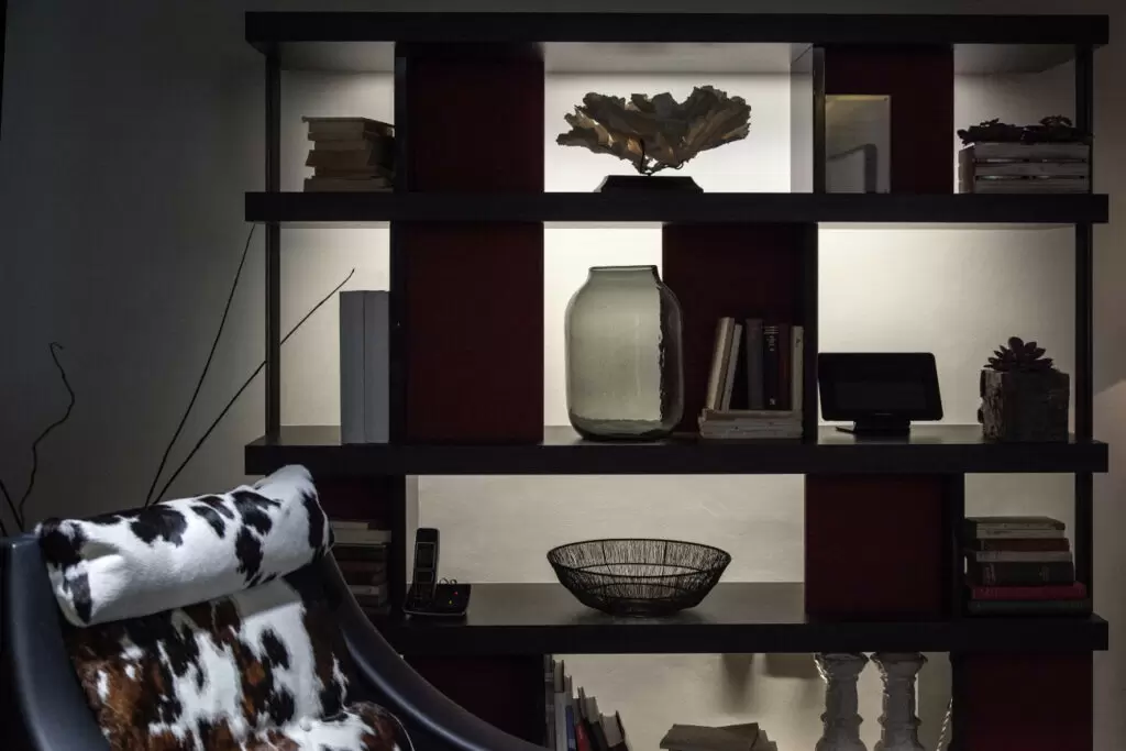 Книжные полки как искусство: создаем уютный и стильный интерьер