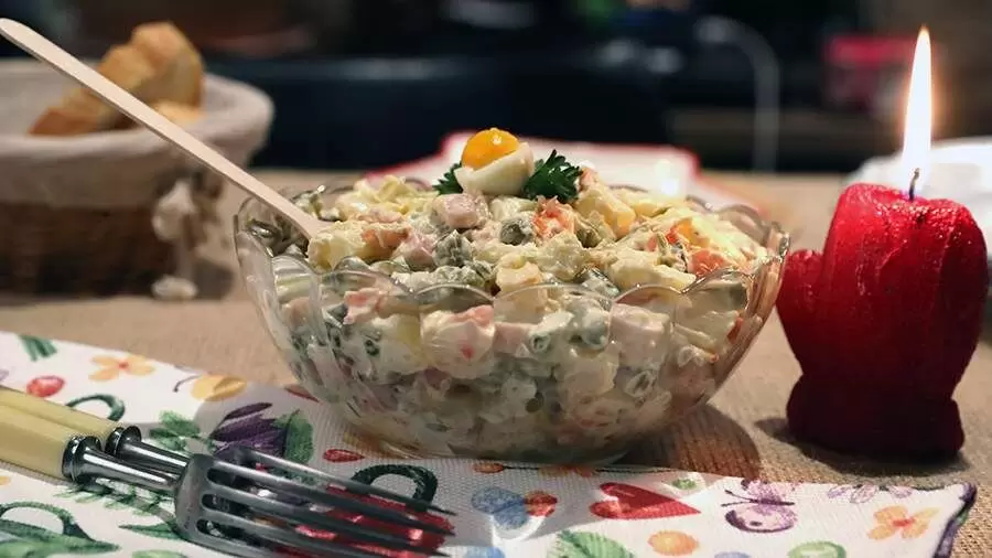 Стоимость оливье на Новый год: как сэкономить на празднике