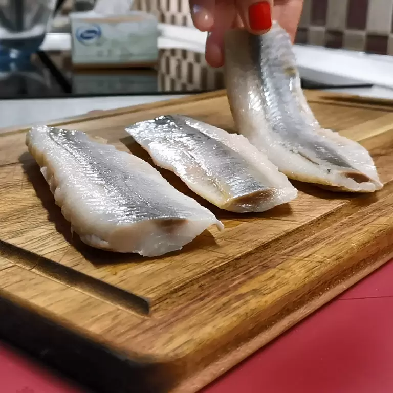 Неотразимая закуска: как легко приготовить хрустящую намазку из селедки