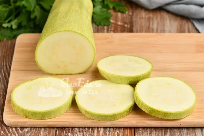 Кабачки, которые станут звездой вашего стола: два простых рецепта с ароматными соусами