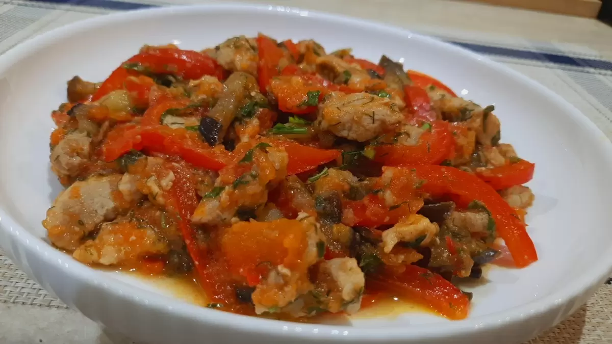 Похудей вкусно: как приготовить нежное мясо с овощами на любой вкус