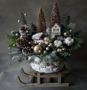 Зимние флористические композиции: как создать уникальные решения для холодного времени года