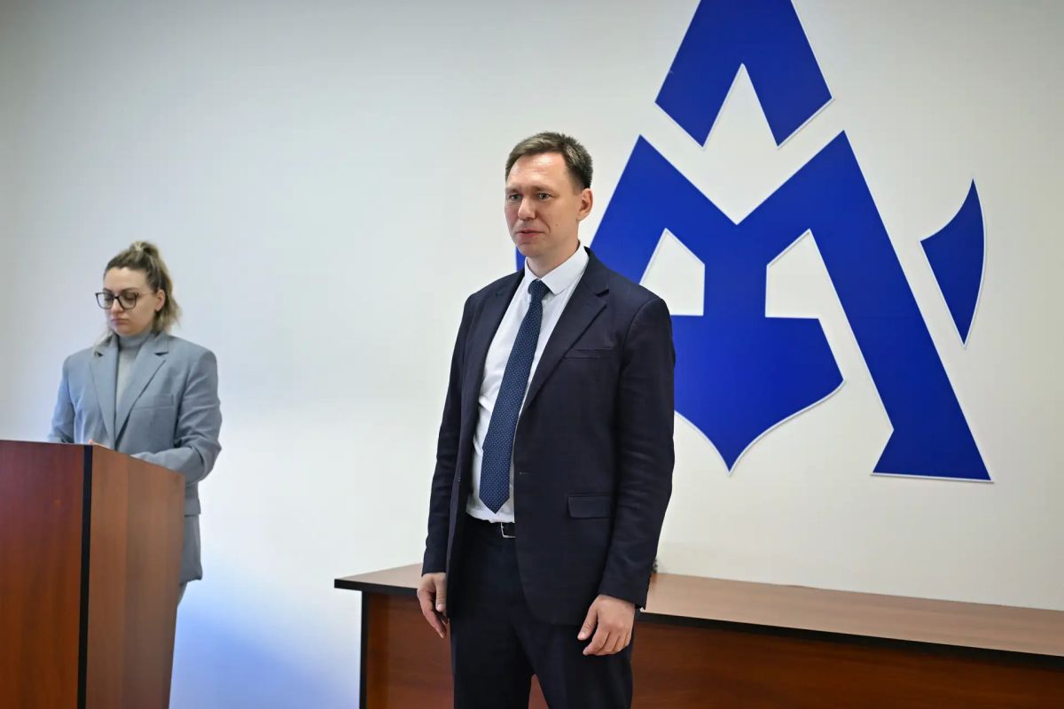 Поздравил коллектив Анадырского морпорта с Днём работников морского и речного флота