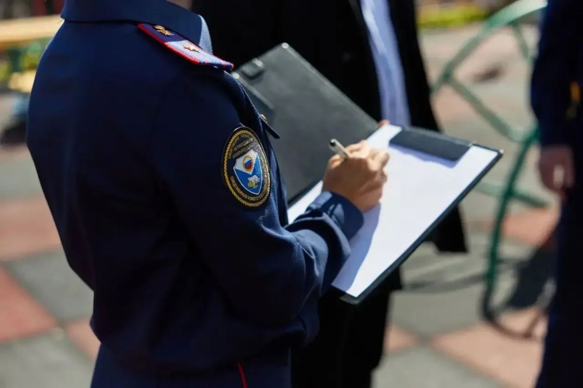 Сотрудники следственного управления СК России по Чукотскому автономному округу совместно с администрацией Анадыря проверили безопасность детских игровых площадок Сотрудники следственного управления СК России по Чукотскому автономному округу совместно с администрацией Анадыря проверили безопасность детских игровых площадок