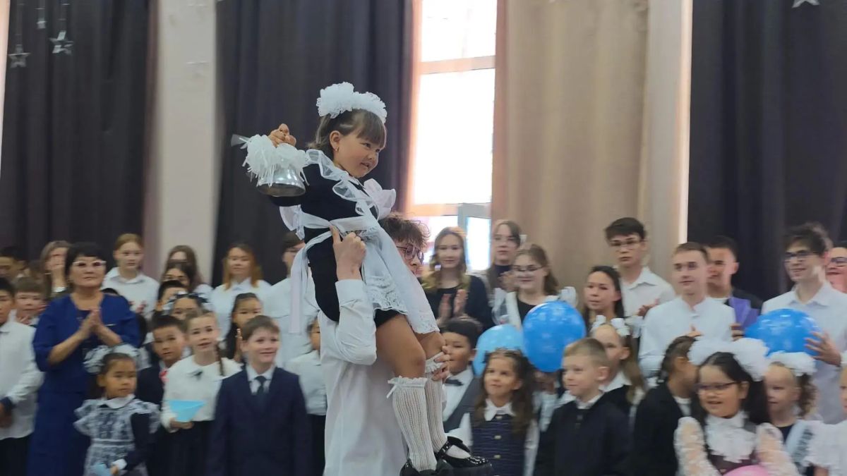 Владислав Кузнецов: Дорогие ребята, уважаемые педагоги и родители! Владислав Кузнецов: Дорогие ребята, уважаемые педагоги и родители!