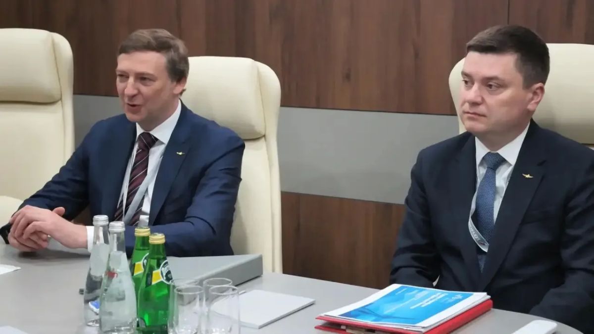 Владислав Кузнецов: Вопросы развития авиасообщения обсудили на полях Восточного экономического форума2026 с генеральным директором «Аэрофлота» Сергеем Владимировичем Александровским Владислав Кузнецов: Вопросы развития авиасообщения обсудили на полях Восточного экономического форума2026 с генеральным директором «Аэрофлота» Сергеем Владимировичем Александровским