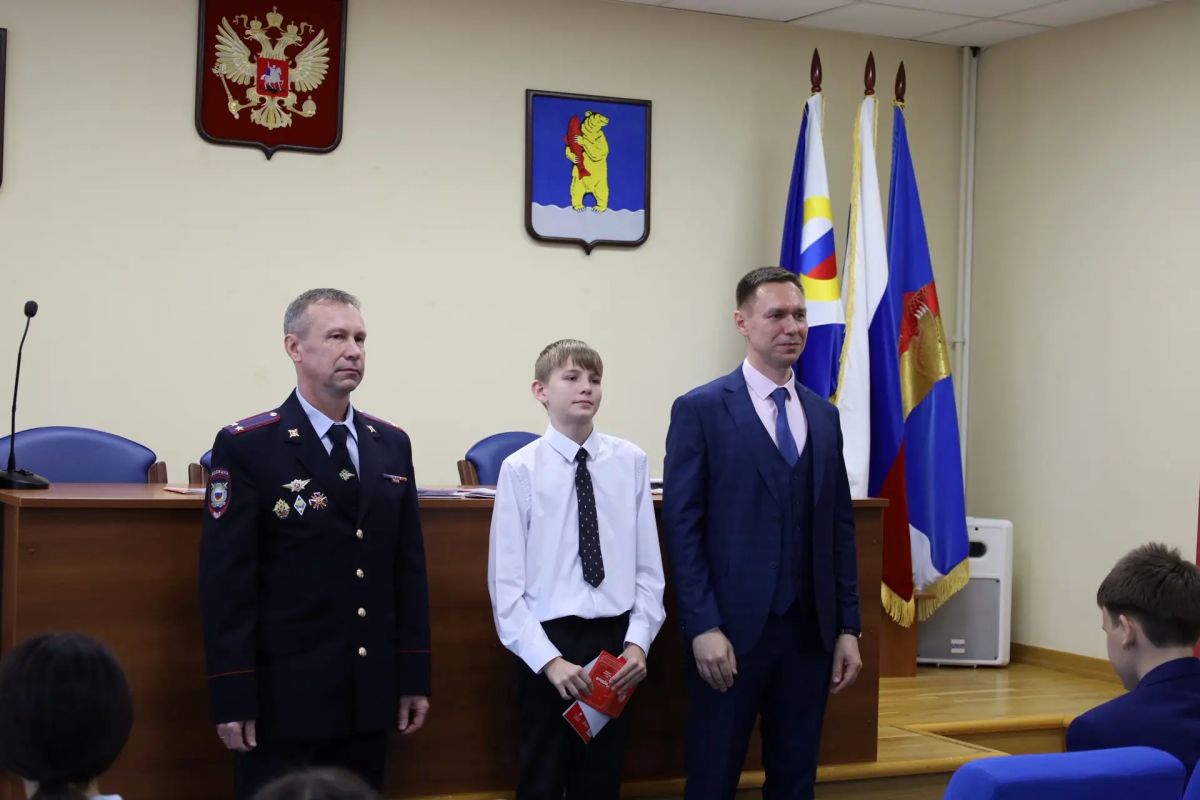 Сегодня ещё несколько молодых жителей Анадыря получили свои первые паспорта Сегодня ещё несколько молодых жителей Анадыря получили свои первые паспорта