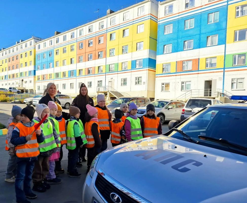 В детском саду «Ладушки» прошёл урок дорожной безопасности В детском саду «Ладушки» прошёл урок дорожной безопасности