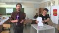 Третий день выборов в Госдуму РФ начался в Приморском крае — избиратели продолжают приходить, чтобы отдать свой голос, рассказал корреспондент РЕН ТВ Евгений Подтергера