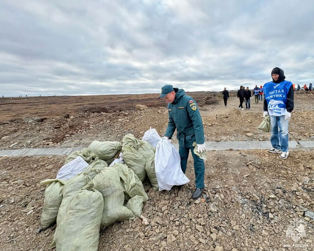 Сотрудники МЧС России по Чукотскому автономному округу приняли участие в экологическом субботнике Сотрудники МЧС России по Чукотскому автономному округу приняли участие в экологическом субботнике