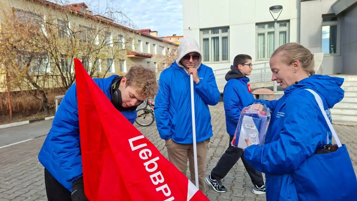 Сохраняя память: совместный субботник сотрудников Комитета, «Движения первых» и ветеранов СВО Чукотки Сохраняя память: совместный субботник сотрудников Комитета, «Движения первых» и ветеранов СВО Чукотки
